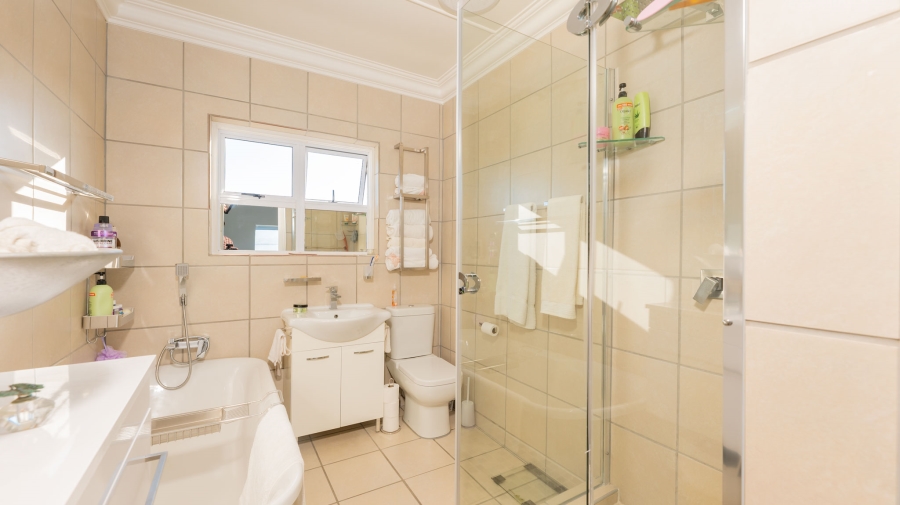 6 Bedroom Property for Sale in Struisbaai Western Cape